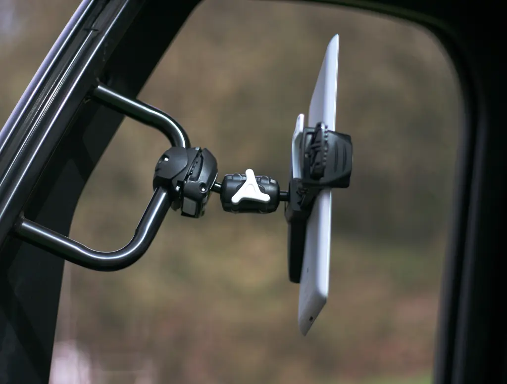 Scanstrut-ROKK-Mini-Tablet-Mount-Kit-Farm (6) web.webp