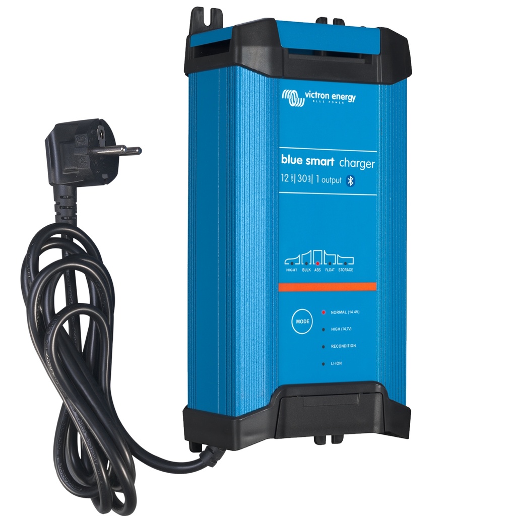 Blue Smart IP22 Charger 12/30(1) 230V CEE 7/7
