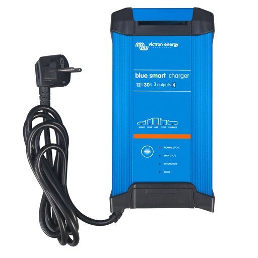 [BPC123048002] Blue Smart IP22 Charger 12/30(3) 230V CEE 7/7